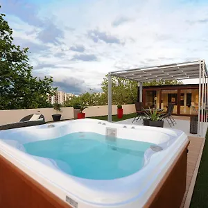 Feel Good Penthouse With Jacuzzi Apartment
